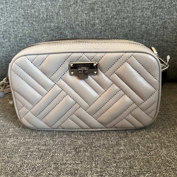 NWT!Michael Kors Peyton Small Quilted Camera Bag Women's Crossbody In Pearl Grey - Picture 2 of 10